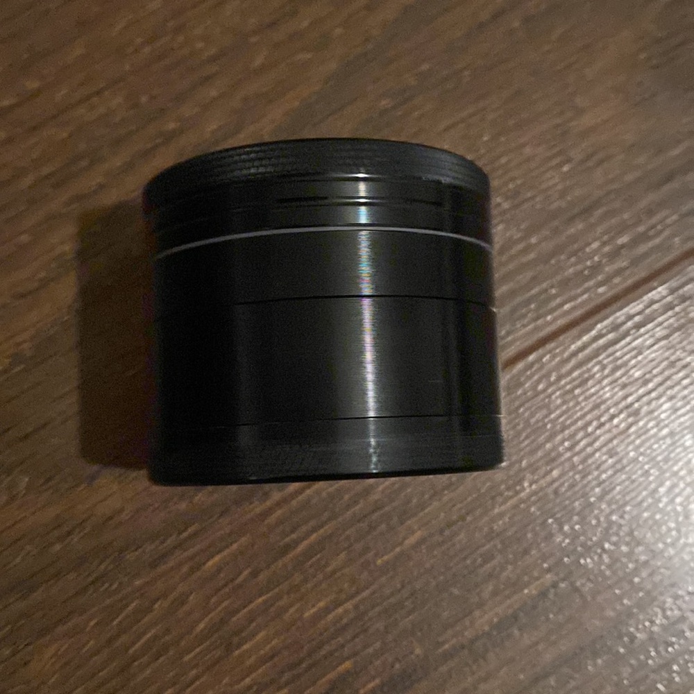 Engraved herb grinder - Picture 2 of 3